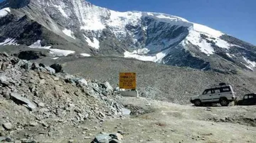 UK issues advisory, warns citizens against travelling to J&K