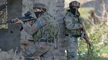 Clashes near Jammu and Kashmir's Pulwama gunfight site