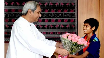 Naveen felicitates para athlete Jayanti Behera
