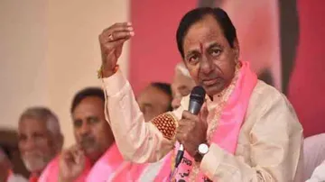 KCR embarks on Federal Front mission, seeks Vizag seer's blessing