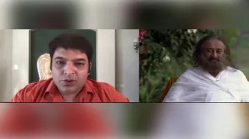 Kapil Sharma Gives Funny Twist To Heart-To-Heart Talk With Sri Sri Ravishankar; Here’s  How Guruji Answers (Watch)