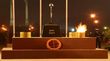 Kovind, Modi pay tribute to Kargil heroes
