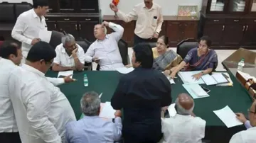 Political crisis in Karnataka as 11 MLAs of ruling coalition resign
