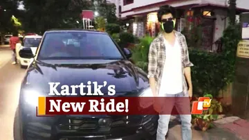 Kartik Aaryan Flaunting His New Ride In Mumbai