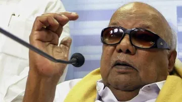 Karunanidhi shifted to Kauvery Hospital after his BP dipped