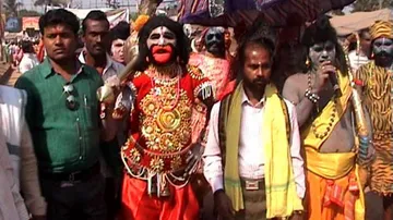 Folk artistes stage art forms to mark protest