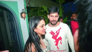 Kiara Advani Sidharth Malhotra, Pulkit Samrat Kriti Kharbanda- Bollywood Couples For Whom Romance Escalated During COVID-19 Times