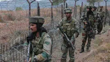 India, Pakistan trade heavy fire across LoC