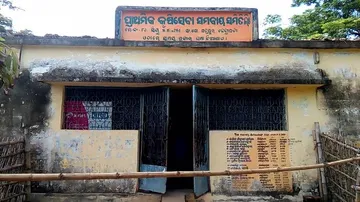 Rs 5.30 lakh looted from two banks in a day