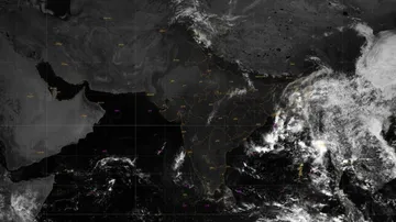 Low Pressure Forms Over Bay Of Bengal; Rain & Thunderstorm Alert For Odisha