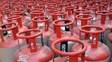 4 injured in LPG cylinder explosion