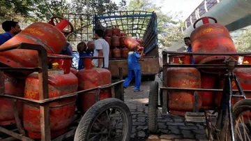 LPG price hiked by over Rs 2 after rise in dealers' commission