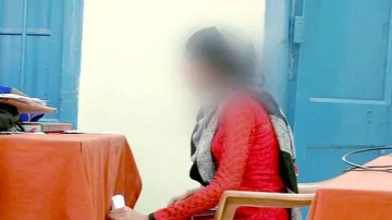 Lady singer ‘harassed’ on pretext of marriage by Ollywood music director