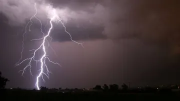 Met issues lightning warning in 16 districts