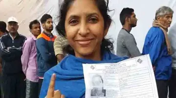 MP votes: Faulty EVMs, VVPAT machines cause glitches