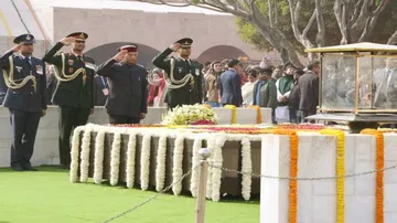 Nation pays homage to Gandhiji on his death anniversary