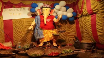 Veg-selling Ganesh gets the eyeballs in Cuttack!