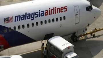 Malaysia Airlines plane looses contact, 239 missing