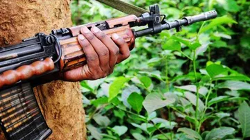 Naxals torch buses in Sukma; 1 killed