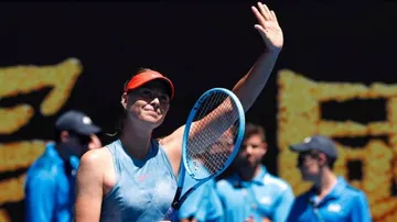 Sharapova routs Dart in straight sets at Australian Open