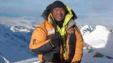 Nepal mountaineer climbs Mt.Everest for 23rd time