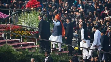 PM Modi continues 'safa' tradition, sports saffron 'bandhej' turban on 71st Republic Day