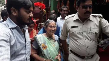 PM Modi's Wife Offers Puja At Kalyaneshwari Temple