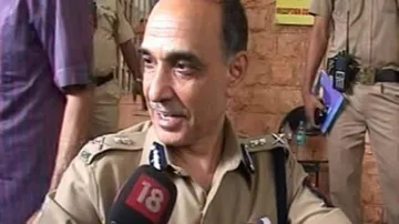 Mumbai Police Commissioner quits; may contest polls