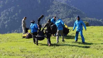 Congress pays tributes to 13 people killed in AN-32 crash