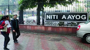 NITI Aayog to support AAP government's 4 infra projects