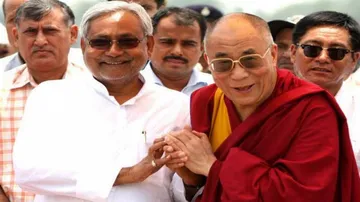 Nitish calls on Dalai Lama at Bodh Gaya
