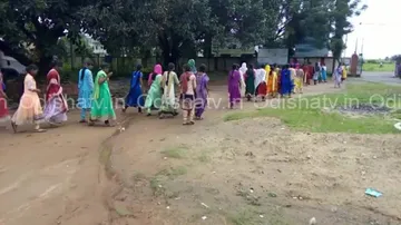 Protest Walk: Nabarangpur school girls march to meet collector over faculty crunch