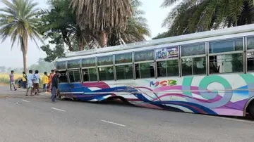 Close Shave For Passengers As Rear Wheels-Axle System Come Off Moving Bus
