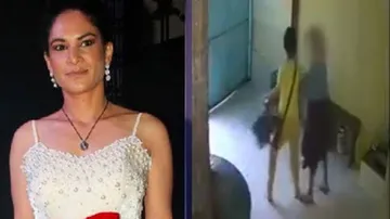 Naseeruddin Shah's Daughter Beats Up Women Employees At Vet Clinic