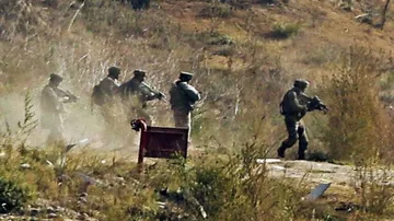 India, Pakistan trade heavy fire across LoC