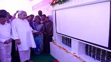 CM inaugurates solar operated traffic signal system in Bhubaneswar
