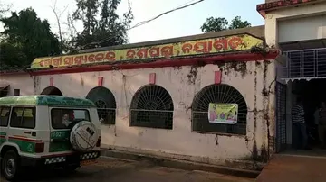 Komna Tehsildar dies in a road mishap in Nayagarh