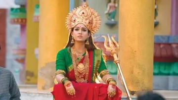 Nayanthara's First Look From Mookuthi Amman! Marriage Rumours & More