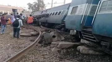 Express train derails in UP, 6 dead