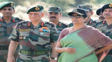 Defence Minister visits Siachen