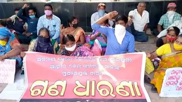 Sacked Aahar Centre Workers In Ganjam District Demand Re-Engagement