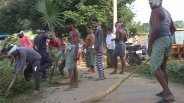 'Cannot Wait For Admin Anymore': Subarnapur Youths Join Hands To Clean Village Road