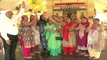 Hindu pilgrims from Pakistan take back memories from Puri