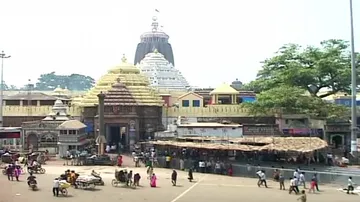 Sculptor Raghunath Mohapatra begins beautification of Puri temple Jagamohan