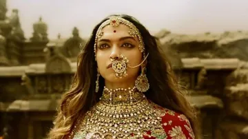 Mobs go on rampage against 'Padmaavat' in Ahmedabad