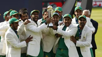 Pakistan beat India to lift Champions Trophy