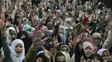 20 killed in Pakistan blast targeting Hazaras