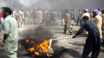 1 killed, 200 injured in Pakistan clashes; media blacked out