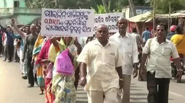 Phailin-hit people in Puri stage demonstration, demand houses