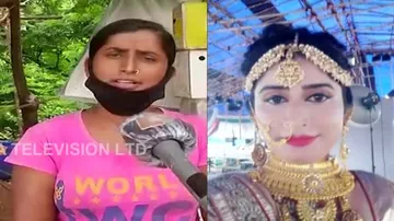 COVID19 Impact: Jatra Actress In Odisha Turns Fruit Seller